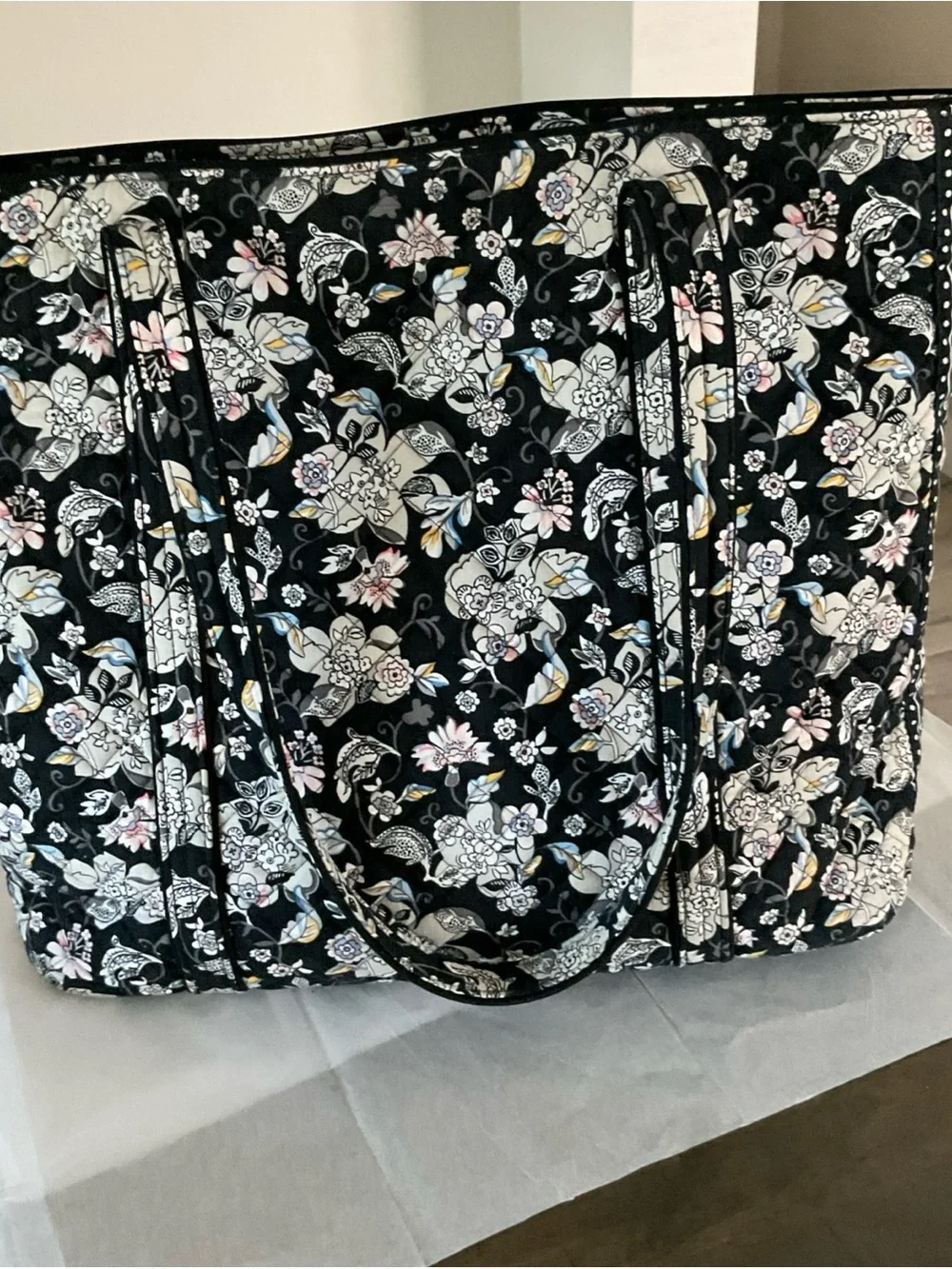 Vera Bradley Blk/White Bedford Blooms Large Tote Bag